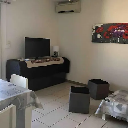 2 Etoiles Entre Les Maures Et Mediterranee Apartment